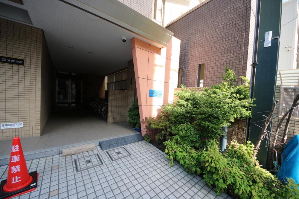 28/30 エントランス