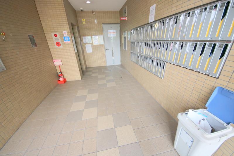 24/30 エントランス