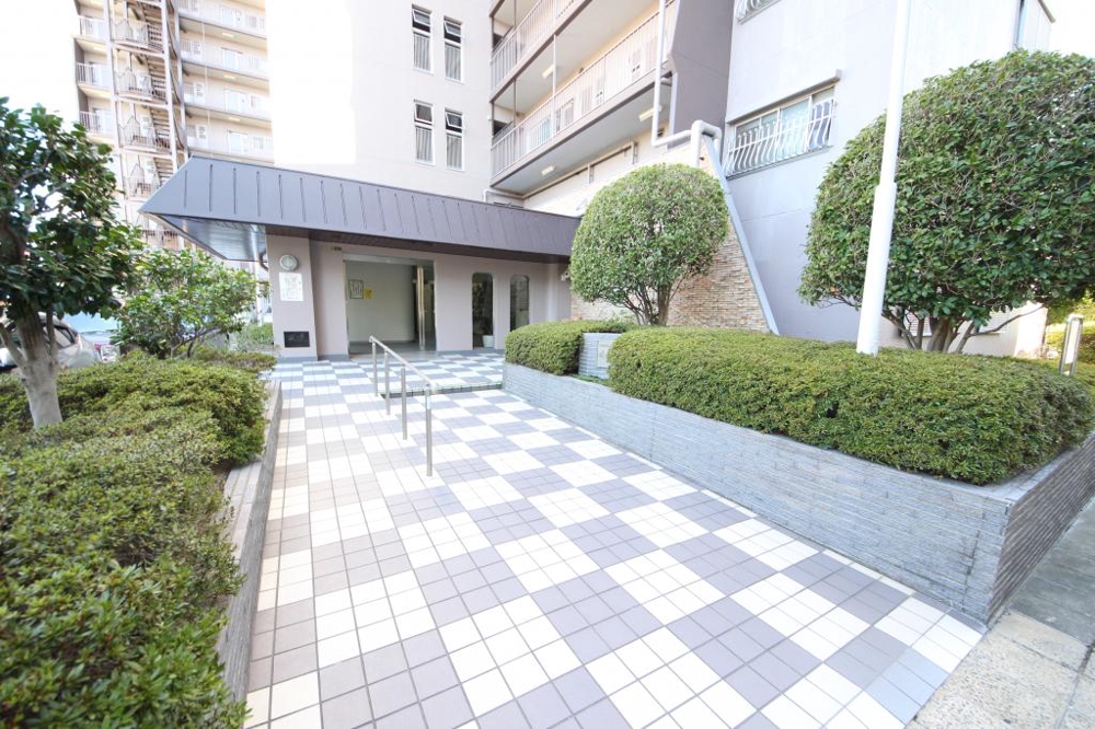 28/30 エントランス