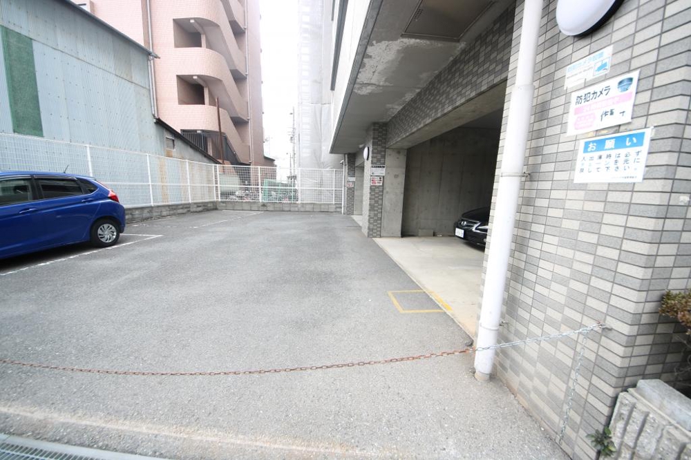 28/30 駐車場