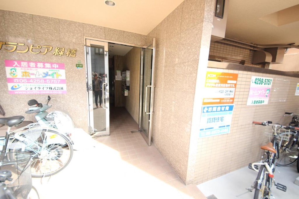 28/30 エントランス