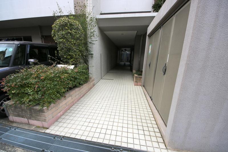 26/30 エントランス