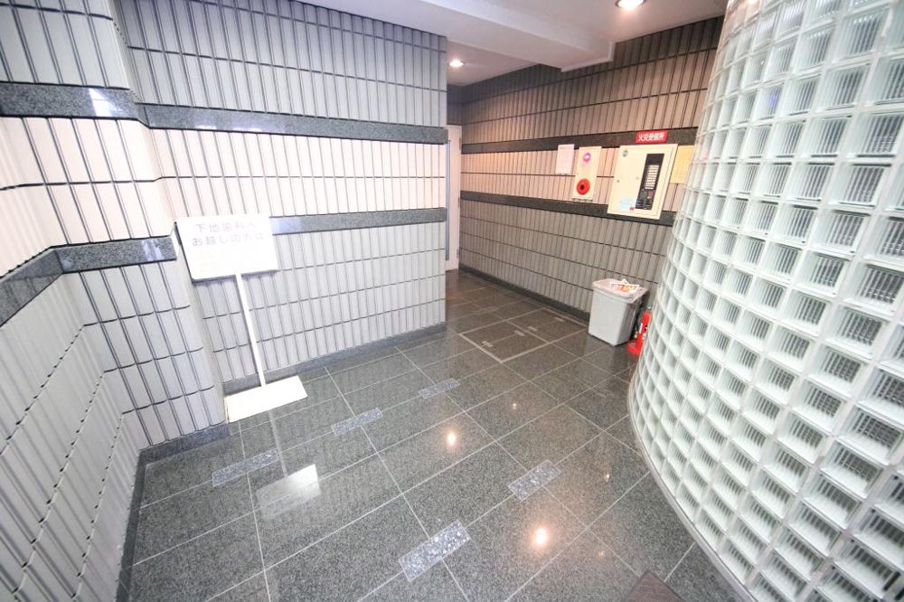 28/30 エントランス