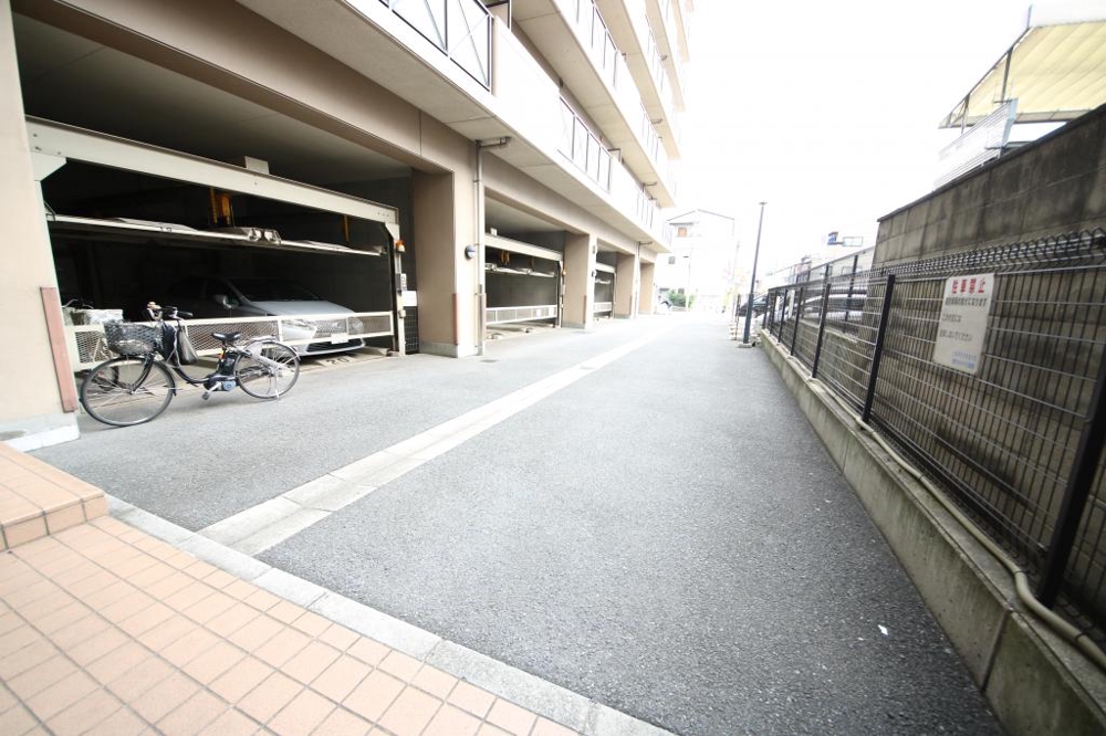 28/30 駐車場