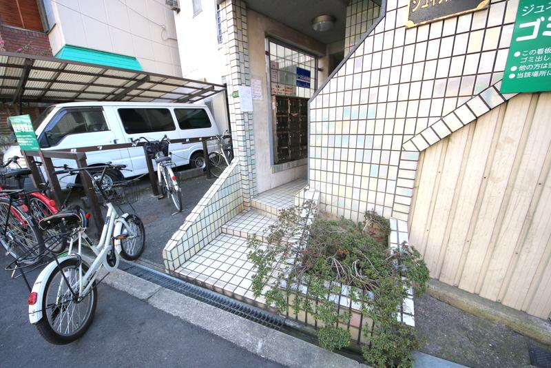 28/30 エントランス