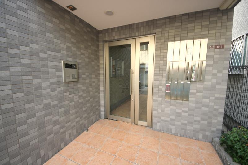 28/30 エントランス