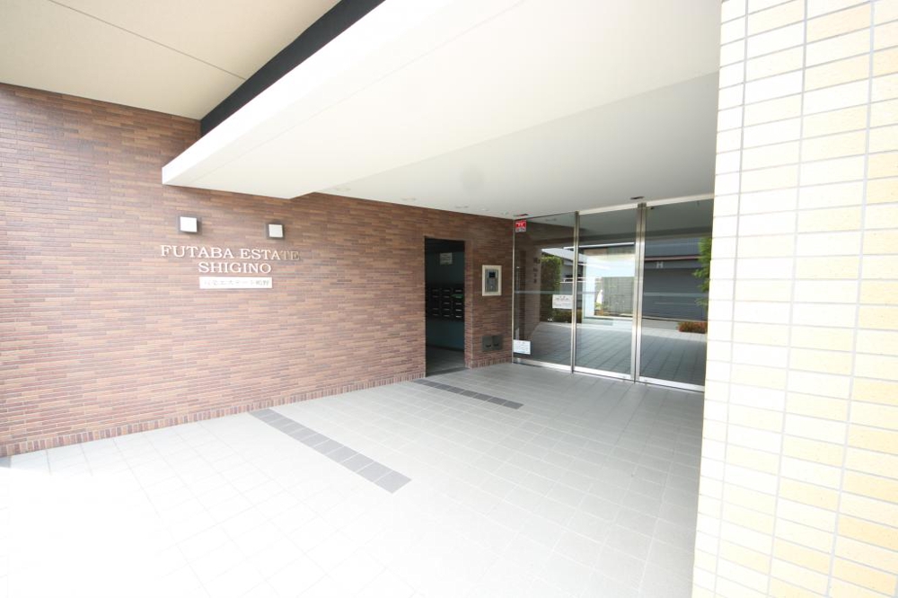 23/30 エントランス