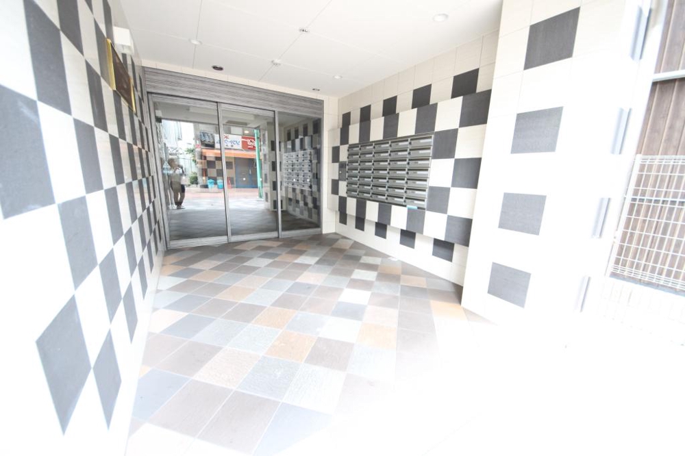 28/30 エントランス