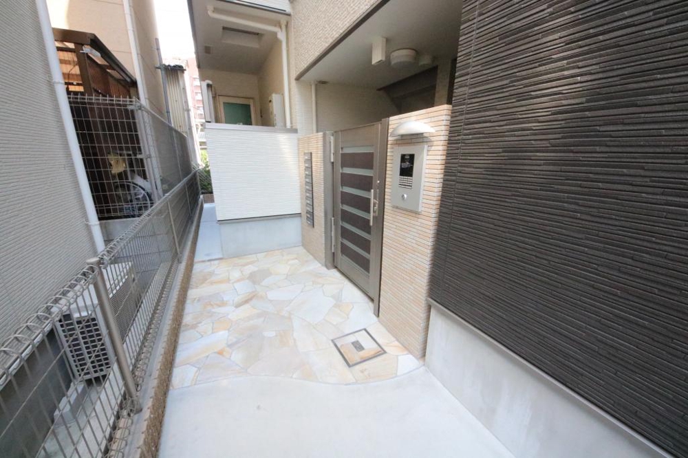 28/30 エントランス