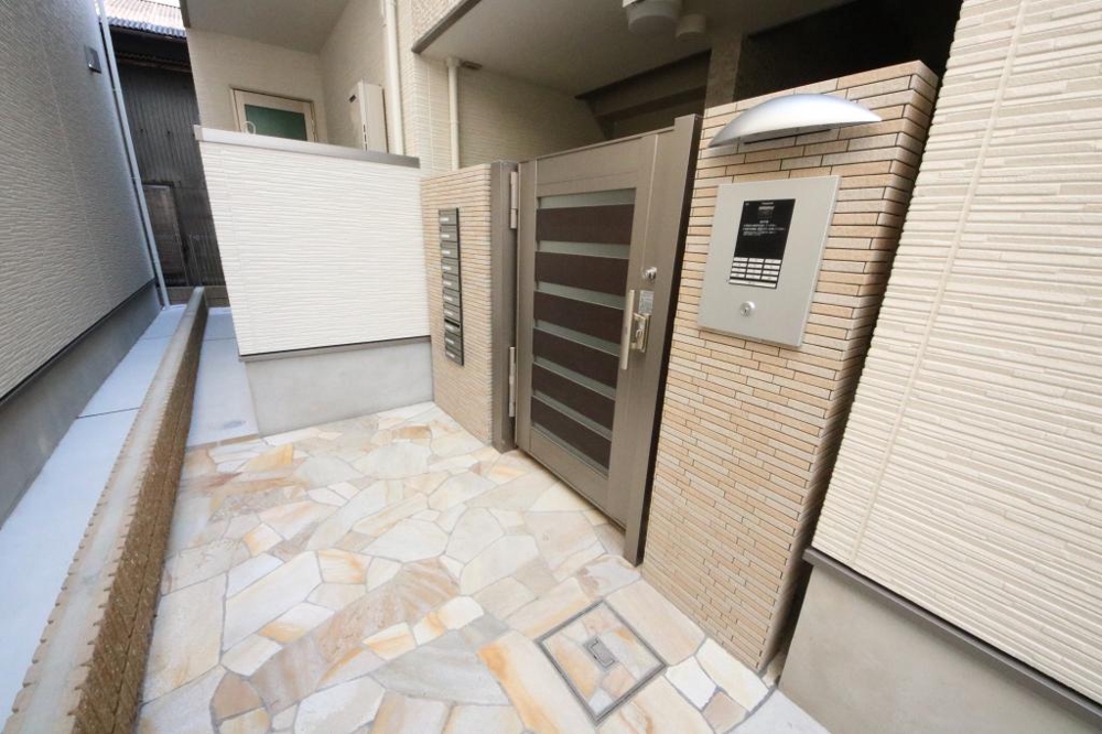 28/30 エントランス