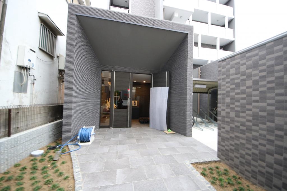 28/30 エントランス