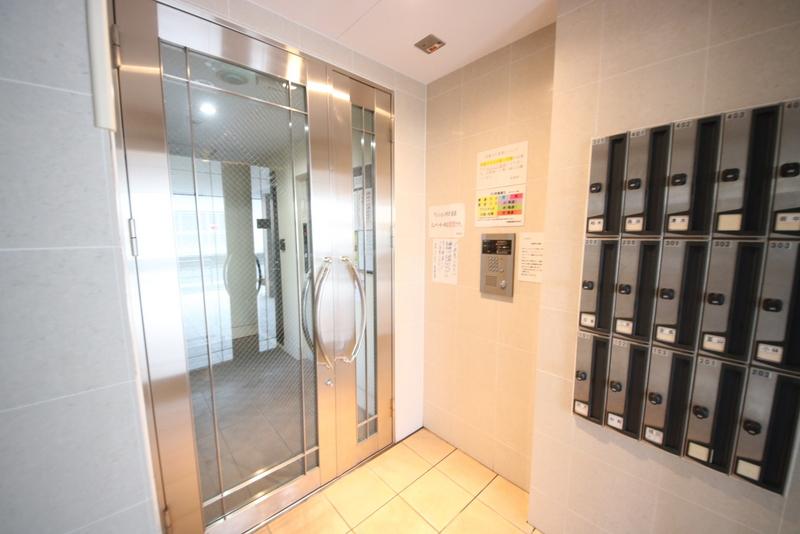 28/30 エントランス