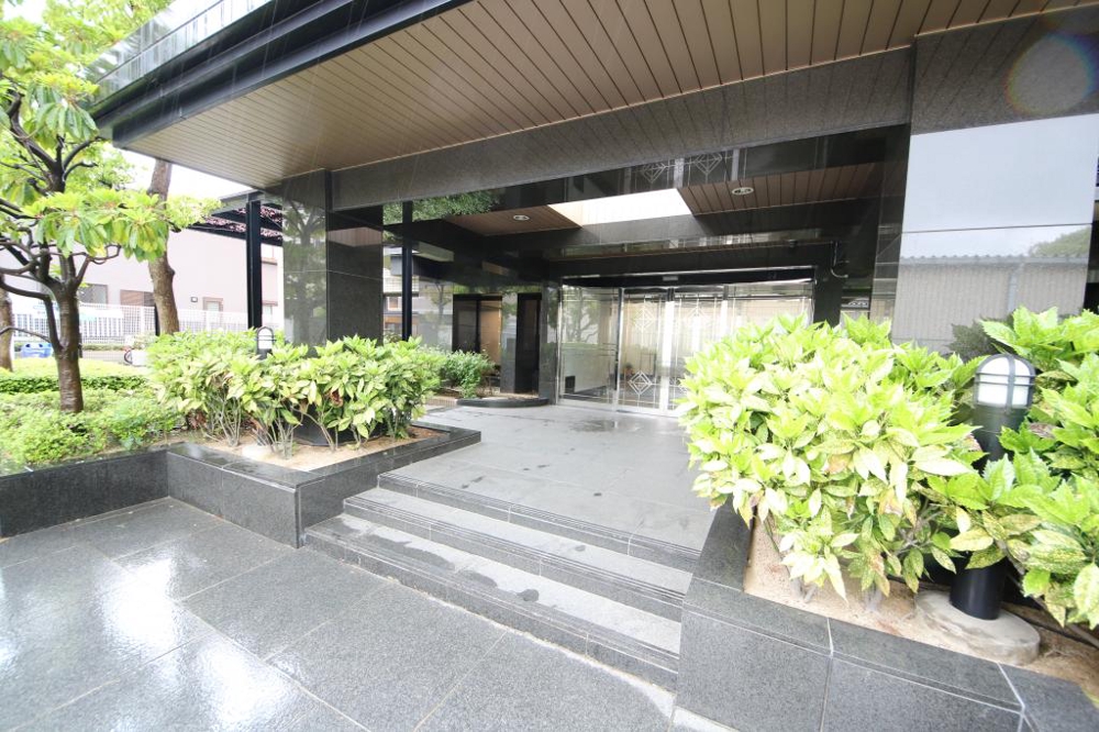 28/30 エントランス