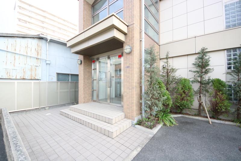 28/30 エントランス