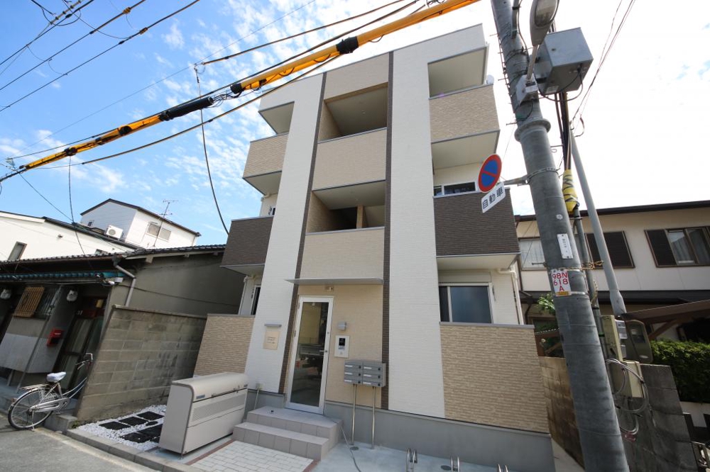 28/30 エントランス