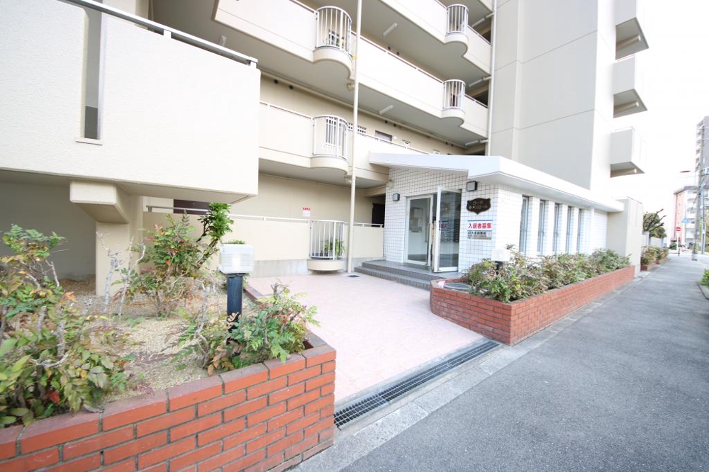 28/30 エントランス