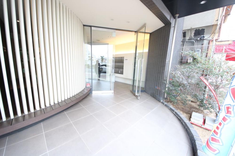 28/30 エントランス