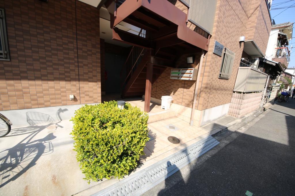 28/30 エントランス