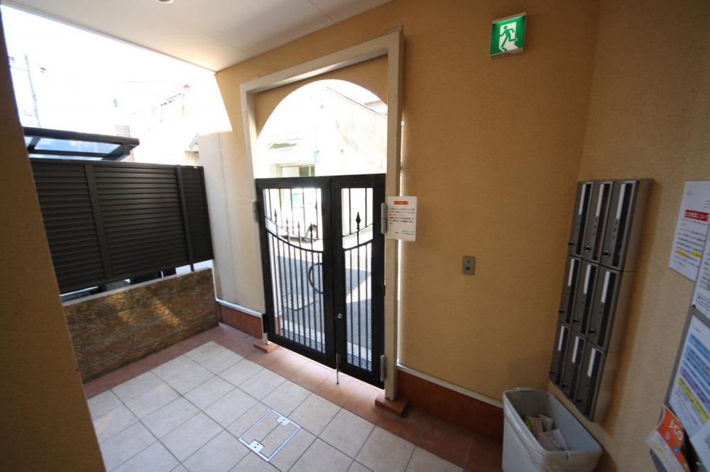 26/30 エントランス