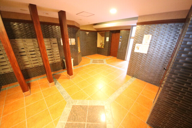 28/30 エントランス