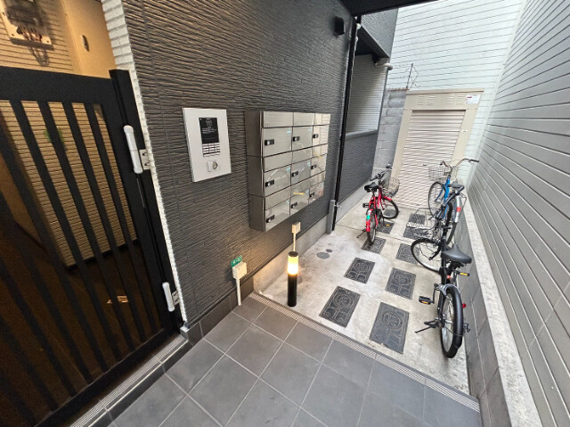 26/30 エントランス