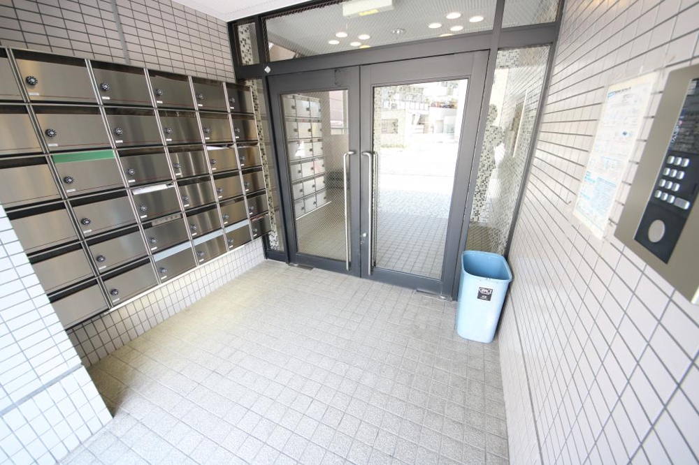 26/30 エントランス