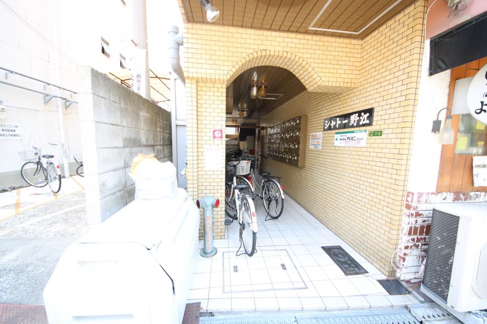 28/30 エントランス