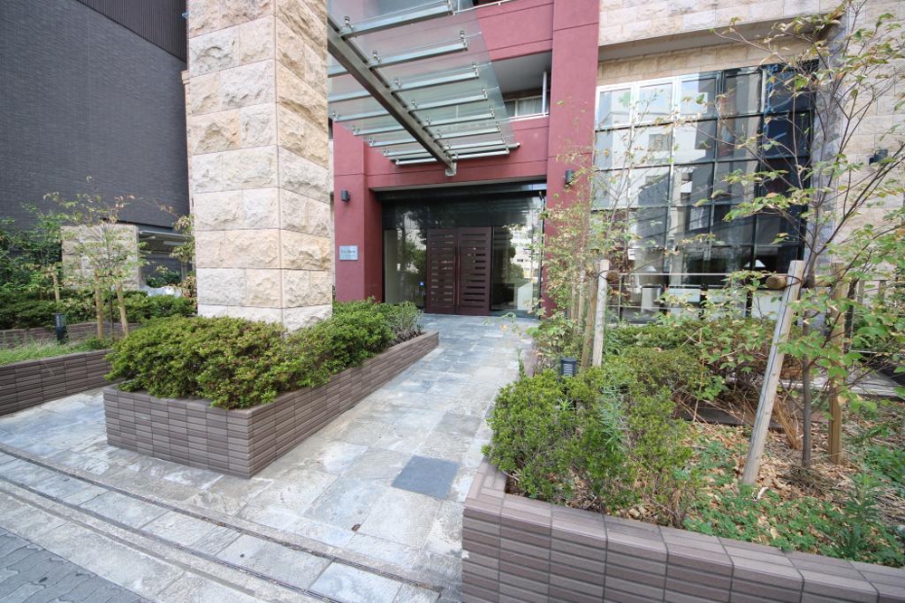 28/30 エントランス