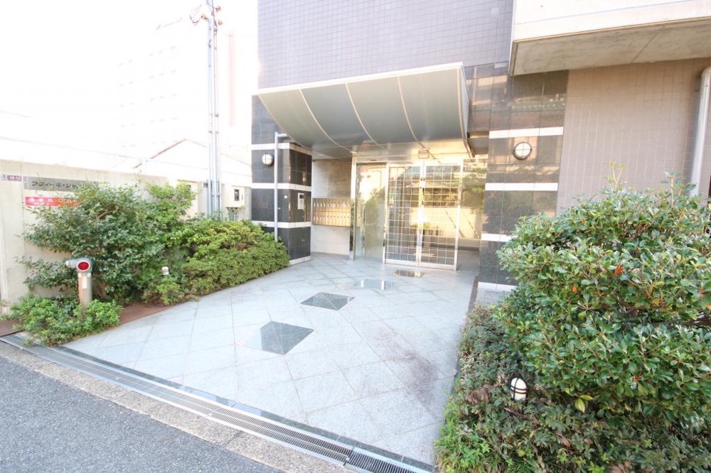 27/30 エントランス