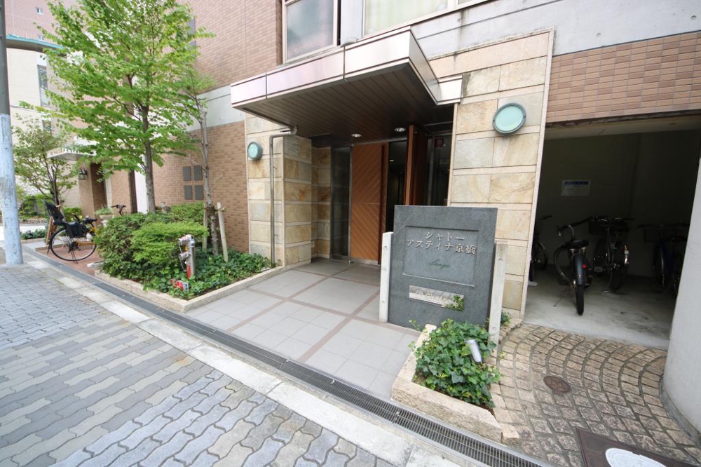 27/30 エントランス