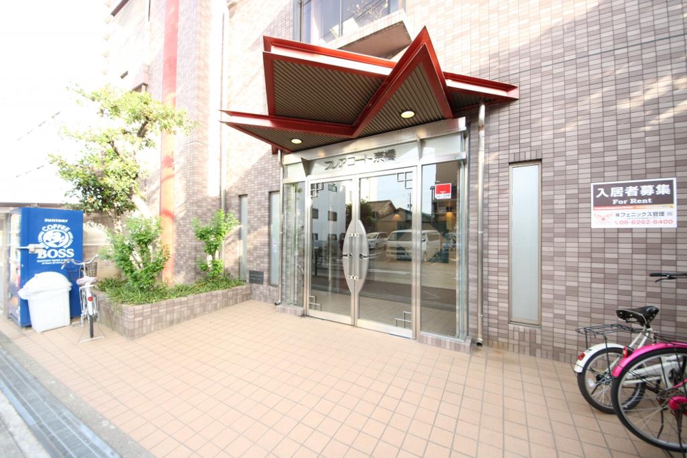 28/30 エントランス