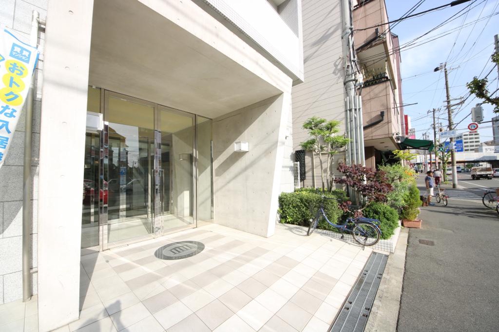 28/30 エントランス