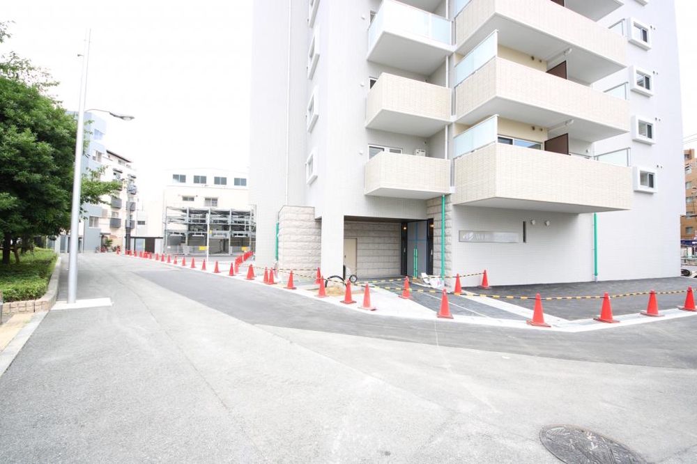 28/30 エントランス