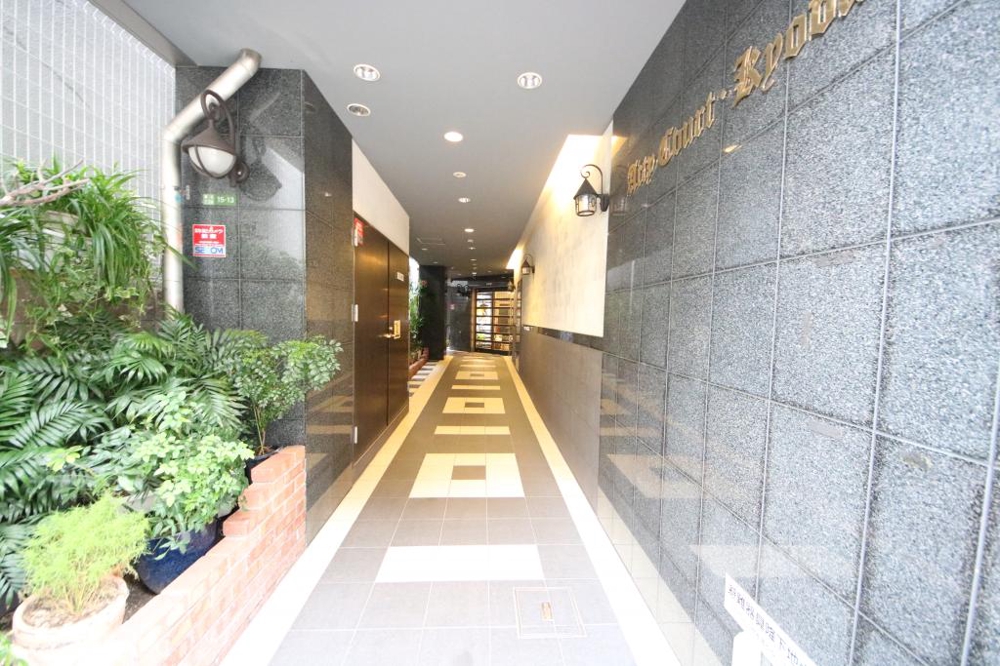 27/30 エントランス