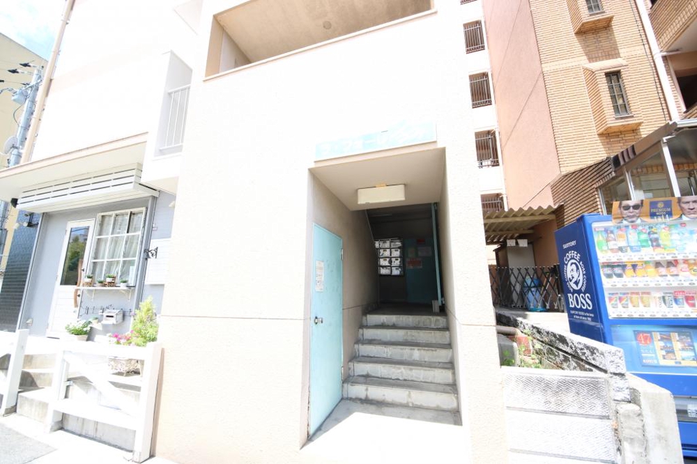 25/30 エントランス