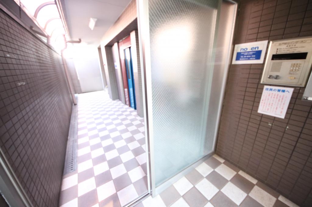 28/30 エントランス