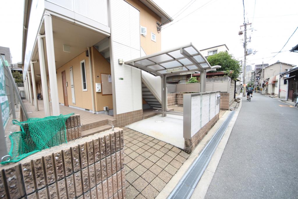 28/30 エントランス