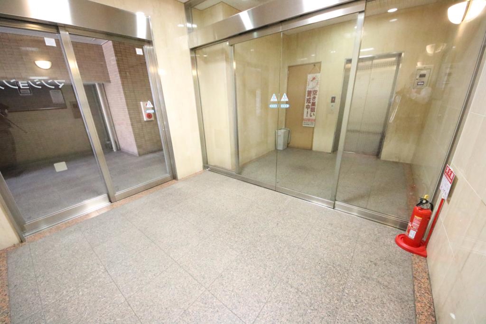 27/30 エントランス