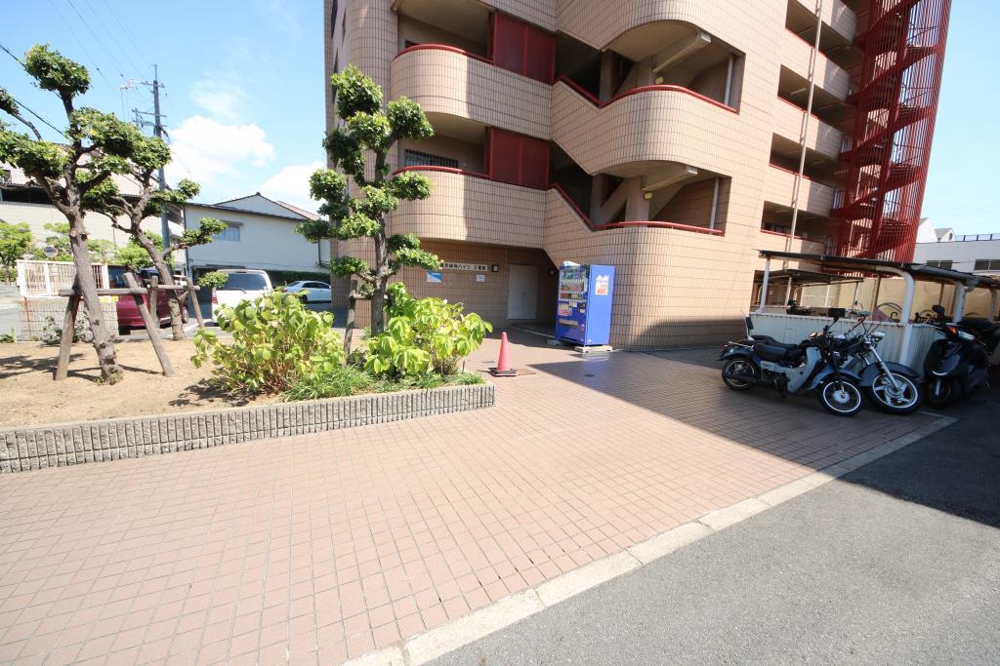 27/30 エントランス