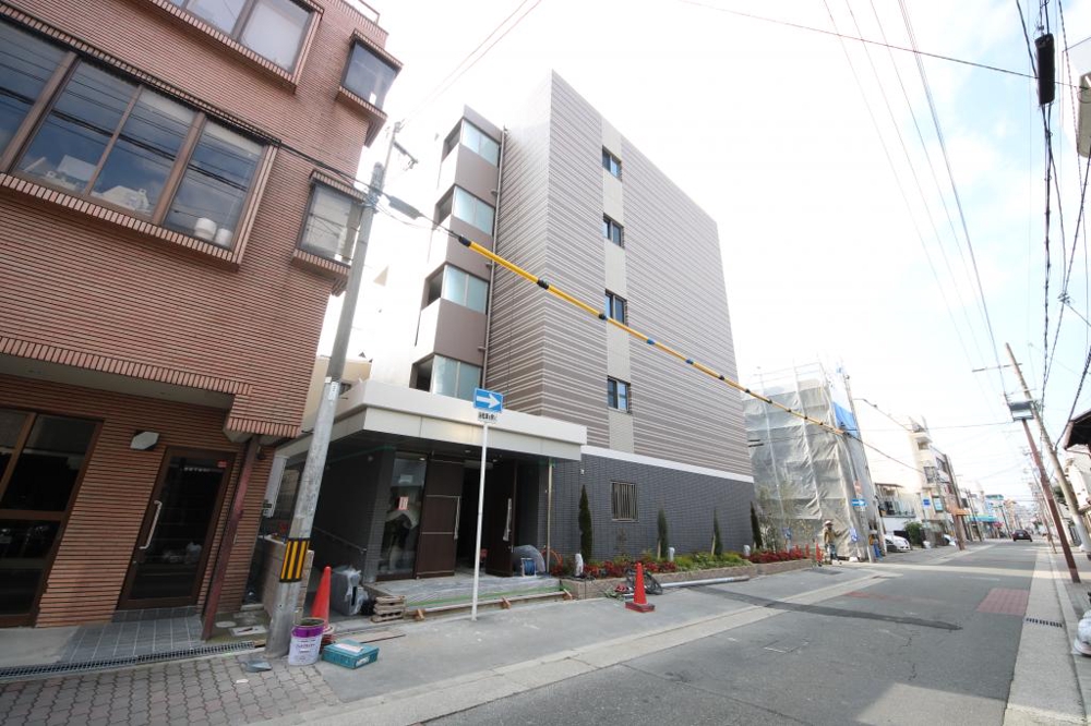 28/30 エントランス