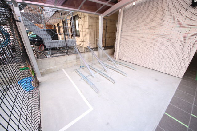 27/30 エントランス