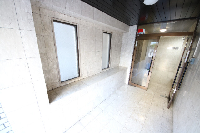 28/30 エントランス