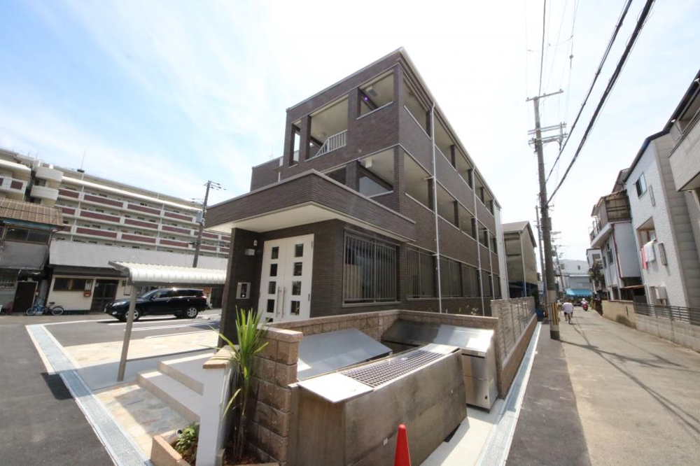 28/30 エントランス