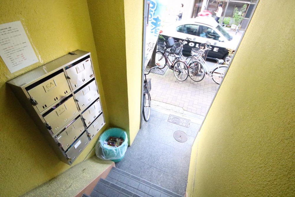 25/30 エントランス