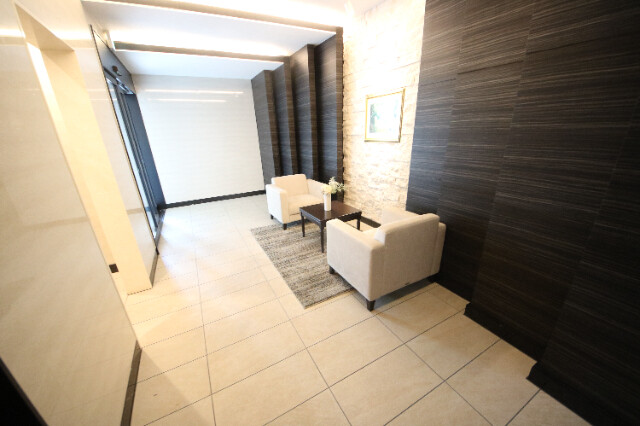 28/30 エントランス