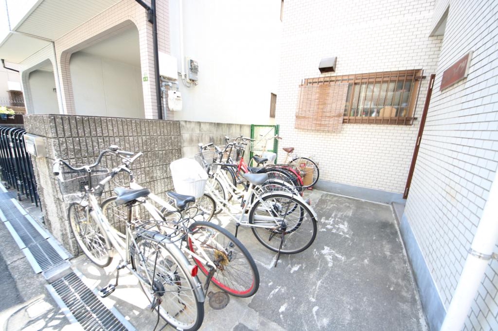 28/30 エントランス