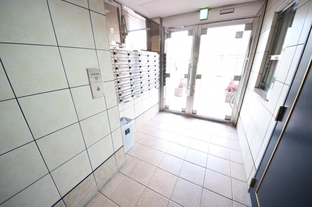 27/30 エントランス