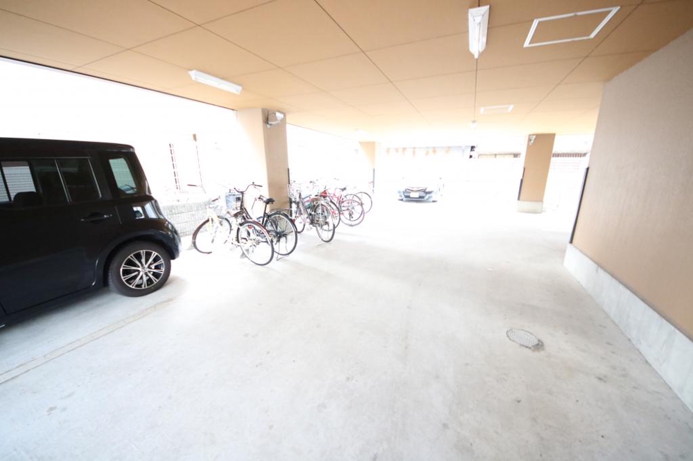 28/30 駐車場