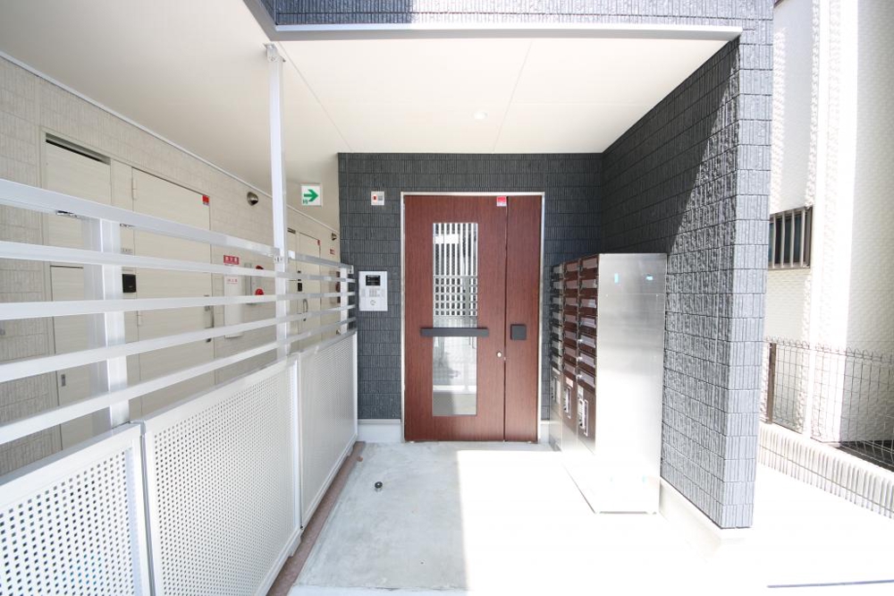 28/30 エントランス