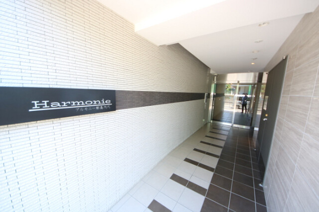 28/30 エントランス